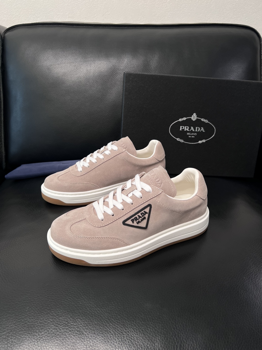 Prada  顶级工艺品，普拉达 专柜同步，原厂配置意大利进口牛皮拼布面料，进口牛皮内里垫，透气舒适，鞋
