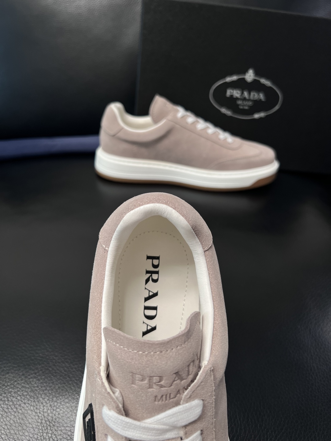 Prada  顶级工艺品，普拉达 专柜同步，原厂配置意大利进口牛皮拼布面料，进口牛皮内里垫，透气舒适，鞋