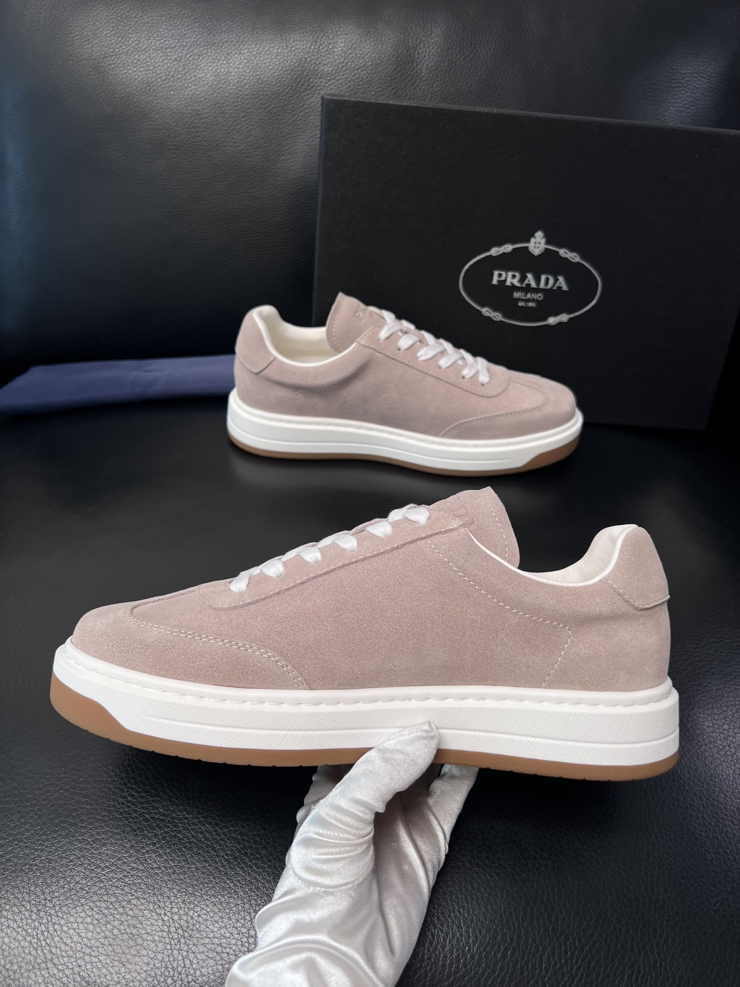 Prada  顶级工艺品，普拉达 专柜同步，原厂配置意大利进口牛皮拼布面料，进口牛皮内里垫，透气舒适，鞋