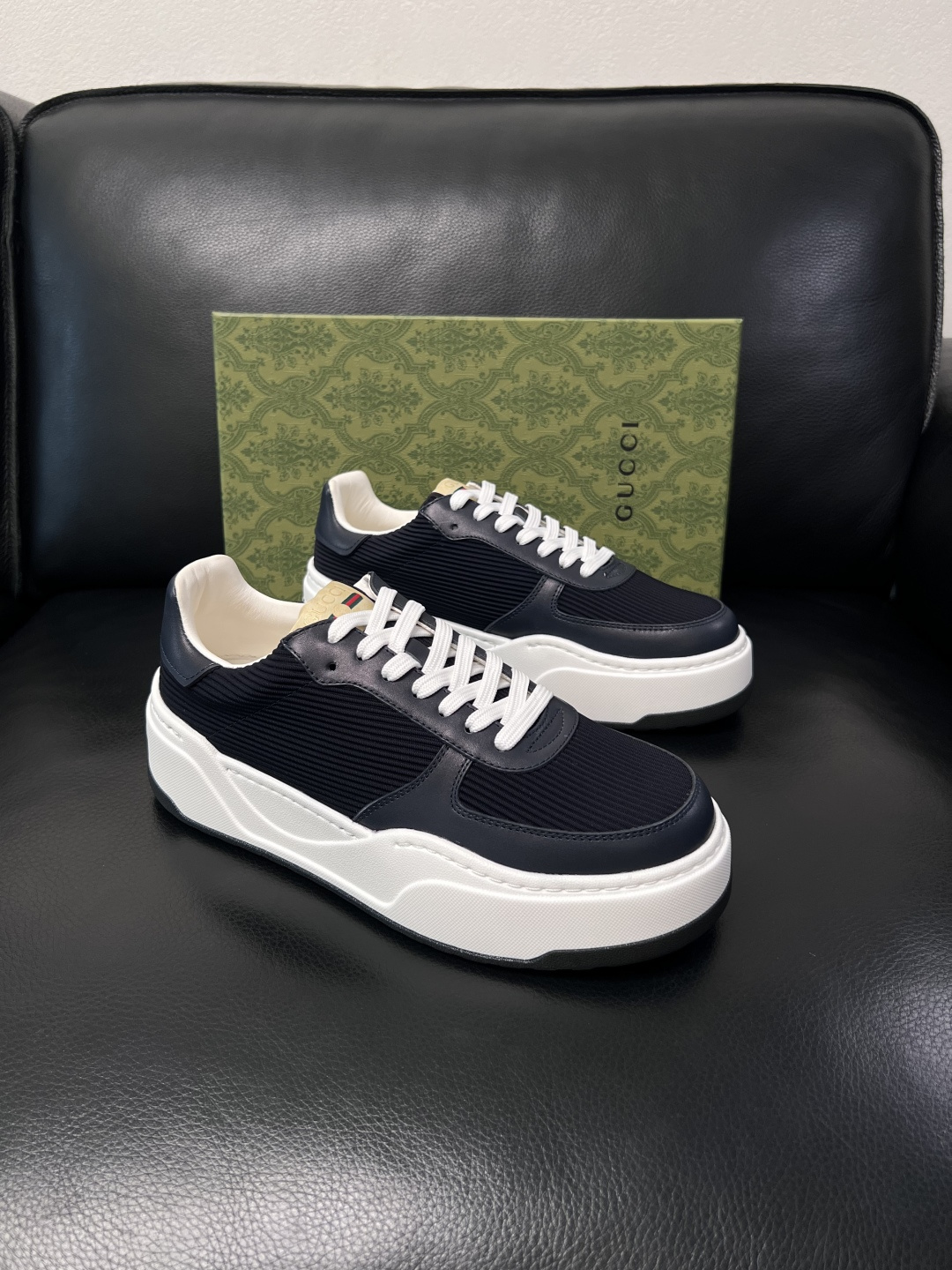 NO:831410,Gucci high-quality top handicrafts, new models at Gucci counters, original factory configuration of Italian imported cowhide with printed fabrics, imported cowhide lining, breathable and comfortable, original soles specially provided by the factory and super comfortable, original factory order code number 38-44 (customized 45 46),,gucci,cowhide19860909Gucci 高品质 顶级工艺品 古奇专柜新款,原厂配置意大利进口牛皮搭配印花布面料,进口牛皮内里垫,透气舒适,鞋底原厂特供原版底超级舒适,原厂跟单货 码数 38-44（订做 45 46）,,gucci,cowhide,Men's shoes