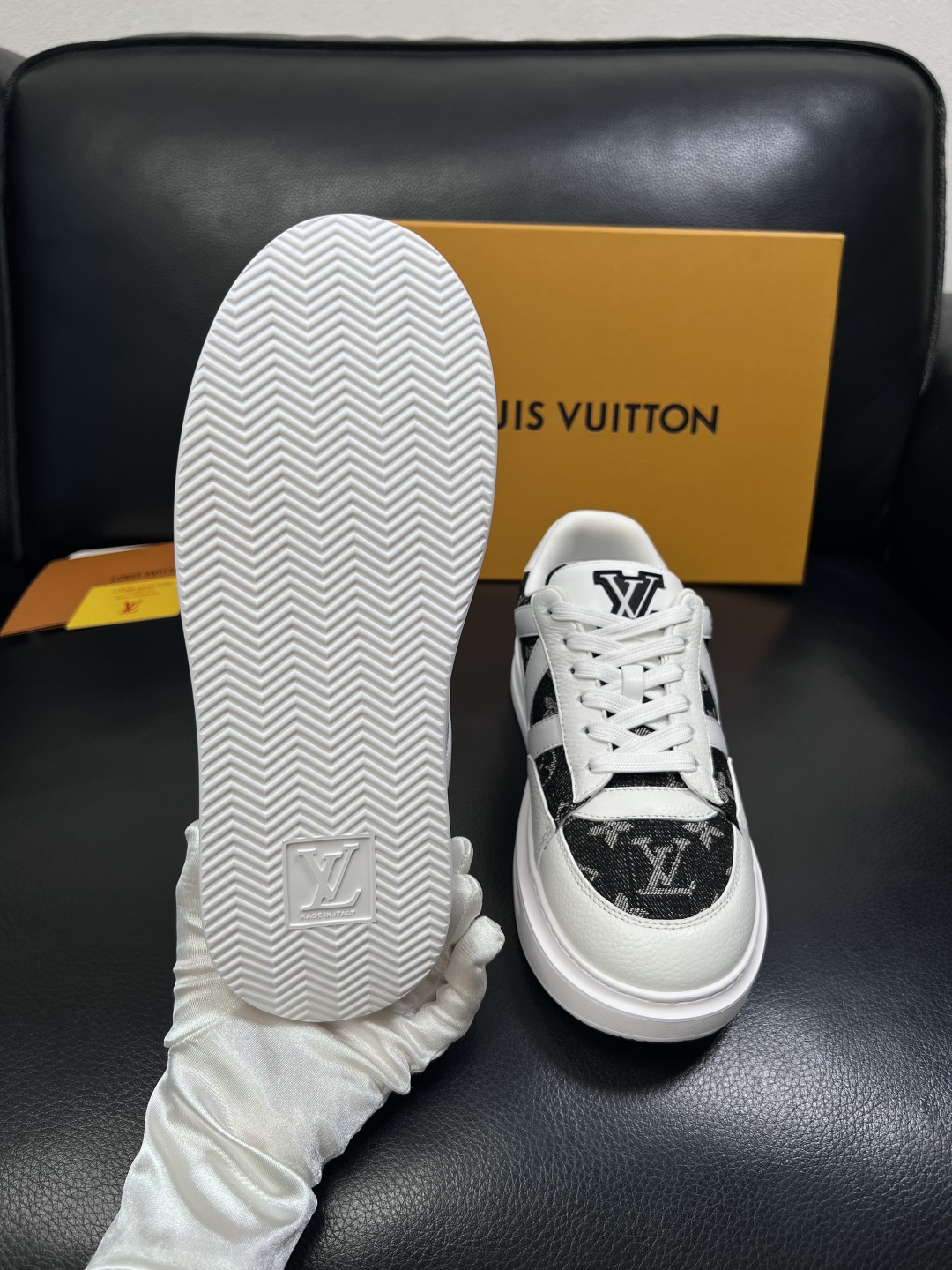 Lv  高品质  顶级工艺品  路易威登，运动板鞋专柜同步，鞋面意大利进口，高品质拼接缤纷色彩复杂工艺品