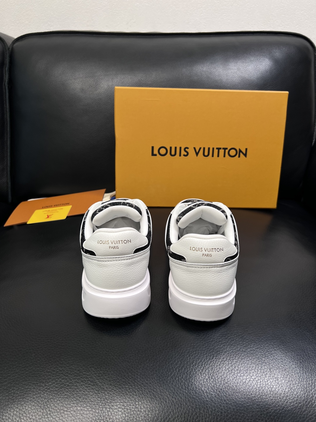 Lv  高品质  顶级工艺品  路易威登，运动板鞋专柜同步，鞋面意大利进口，高品质拼接缤纷色彩复杂工艺品