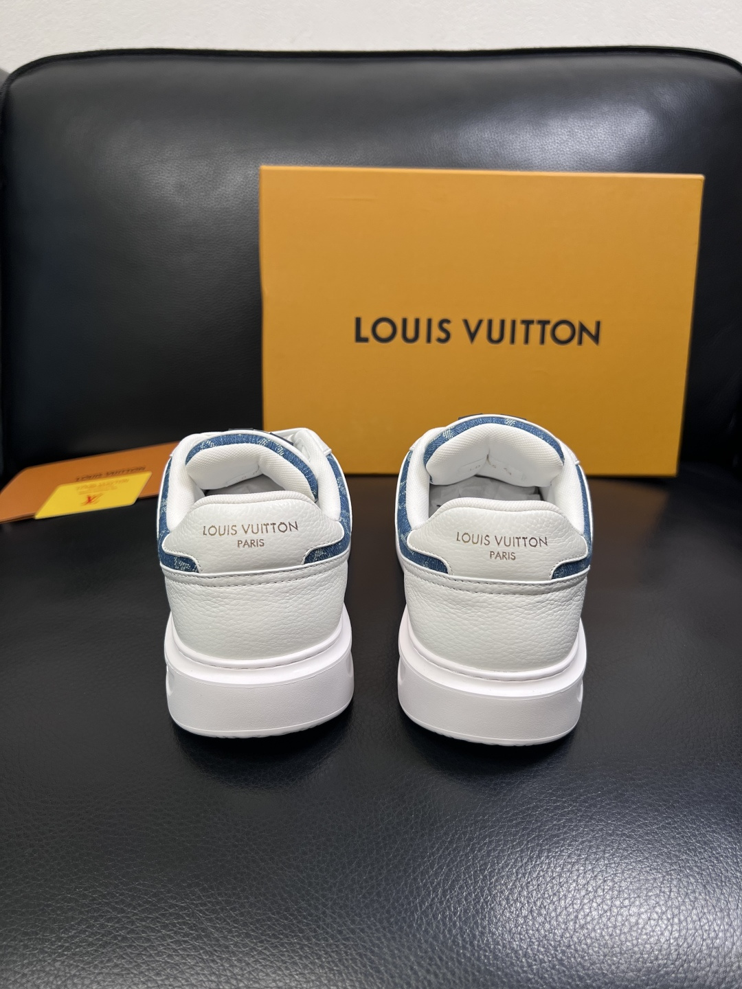Lv  高品质  顶级工艺品  路易威登，运动板鞋专柜同步，鞋面意大利进口，高品质拼接缤纷色彩复杂工艺品