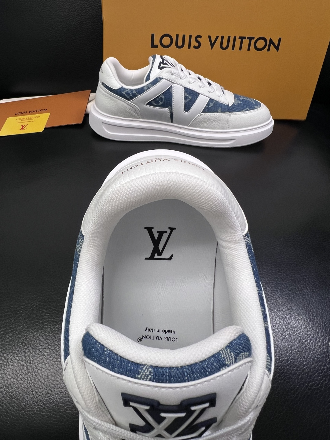 Lv  高品质  顶级工艺品  路易威登，运动板鞋专柜同步，鞋面意大利进口，高品质拼接缤纷色彩复杂工艺品