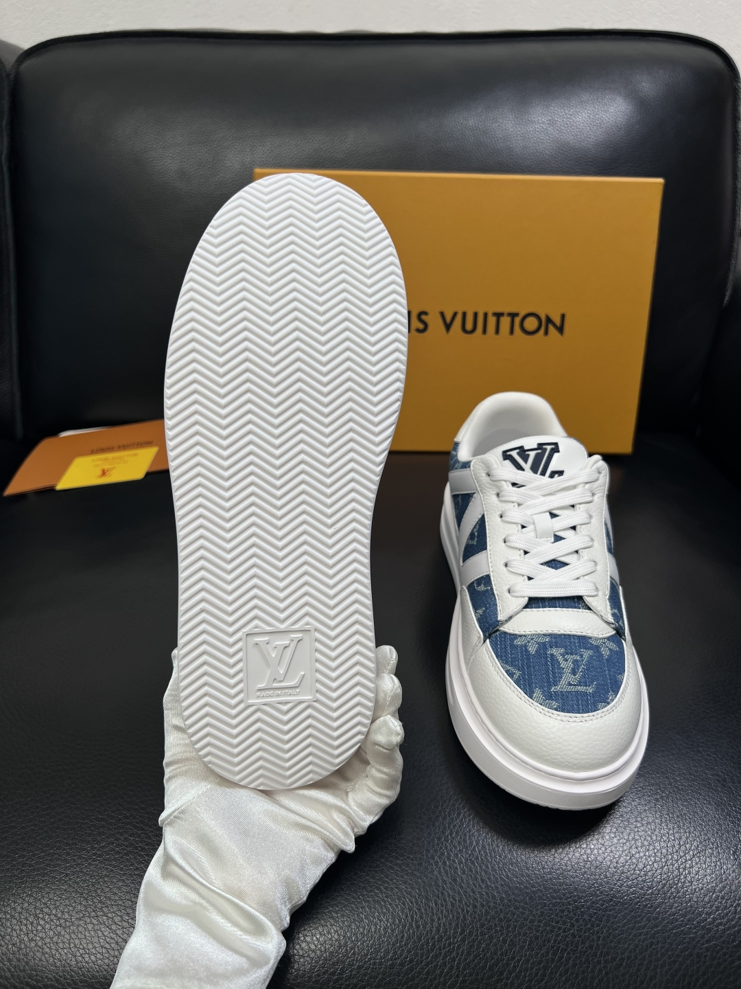 Lv  高品质  顶级工艺品  路易威登，运动板鞋专柜同步，鞋面意大利进口，高品质拼接缤纷色彩复杂工艺品