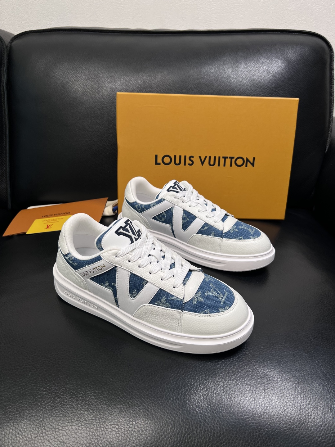 Lv  高品质  顶级工艺品  路易威登，运动板鞋专柜同步，鞋面意大利进口，高品质拼接缤纷色彩复杂工艺品