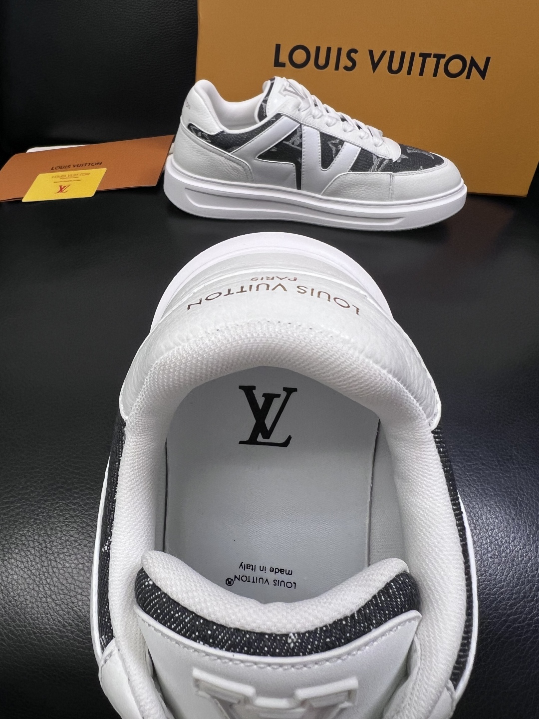 Lv  高品质  顶级工艺品  路易威登，运动板鞋专柜同步，鞋面意大利进口，高品质拼接缤纷色彩复杂工艺品
