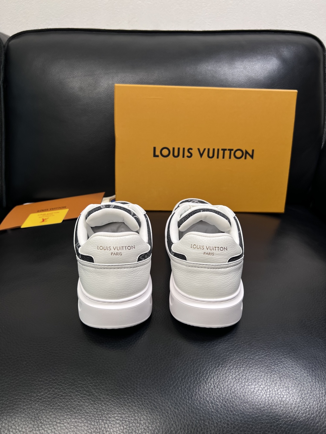 Lv  高品质  顶级工艺品  路易威登，运动板鞋专柜同步，鞋面意大利进口，高品质拼接缤纷色彩复杂工艺品