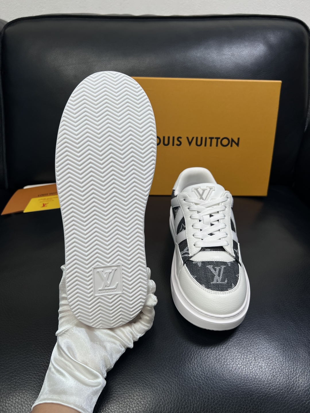 Lv  高品质  顶级工艺品  路易威登，运动板鞋专柜同步，鞋面意大利进口，高品质拼接缤纷色彩复杂工艺品