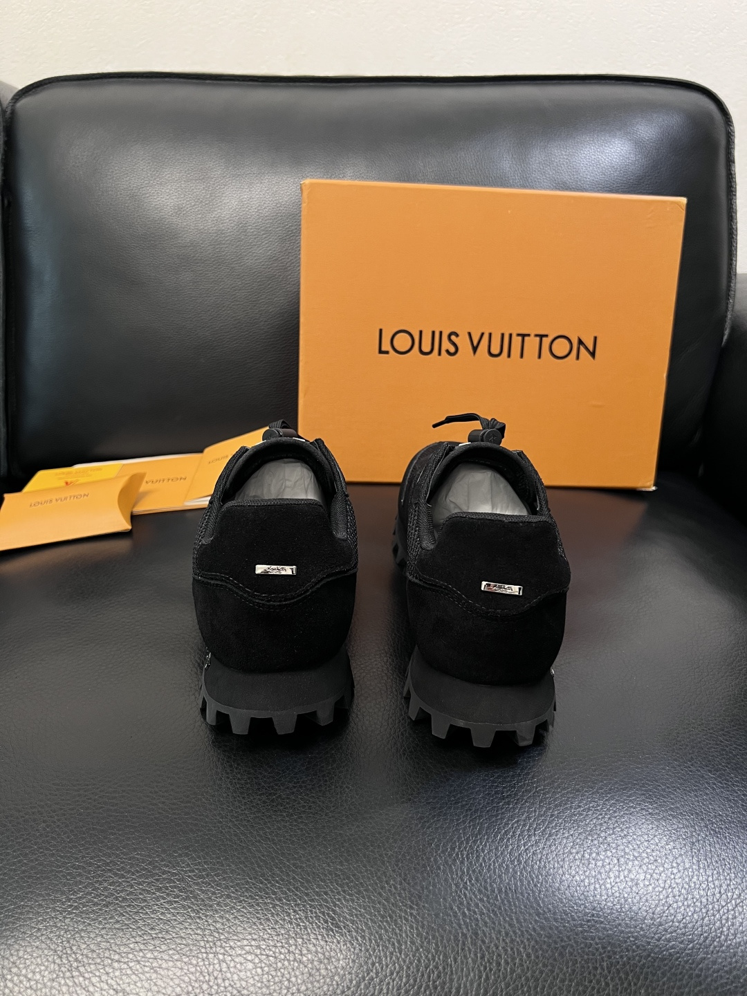 Lv  高品质  顶级工艺品  路易威登，运动板鞋专柜同步，鞋面意大利进口，高品质拼接缤纷色彩复杂工艺品