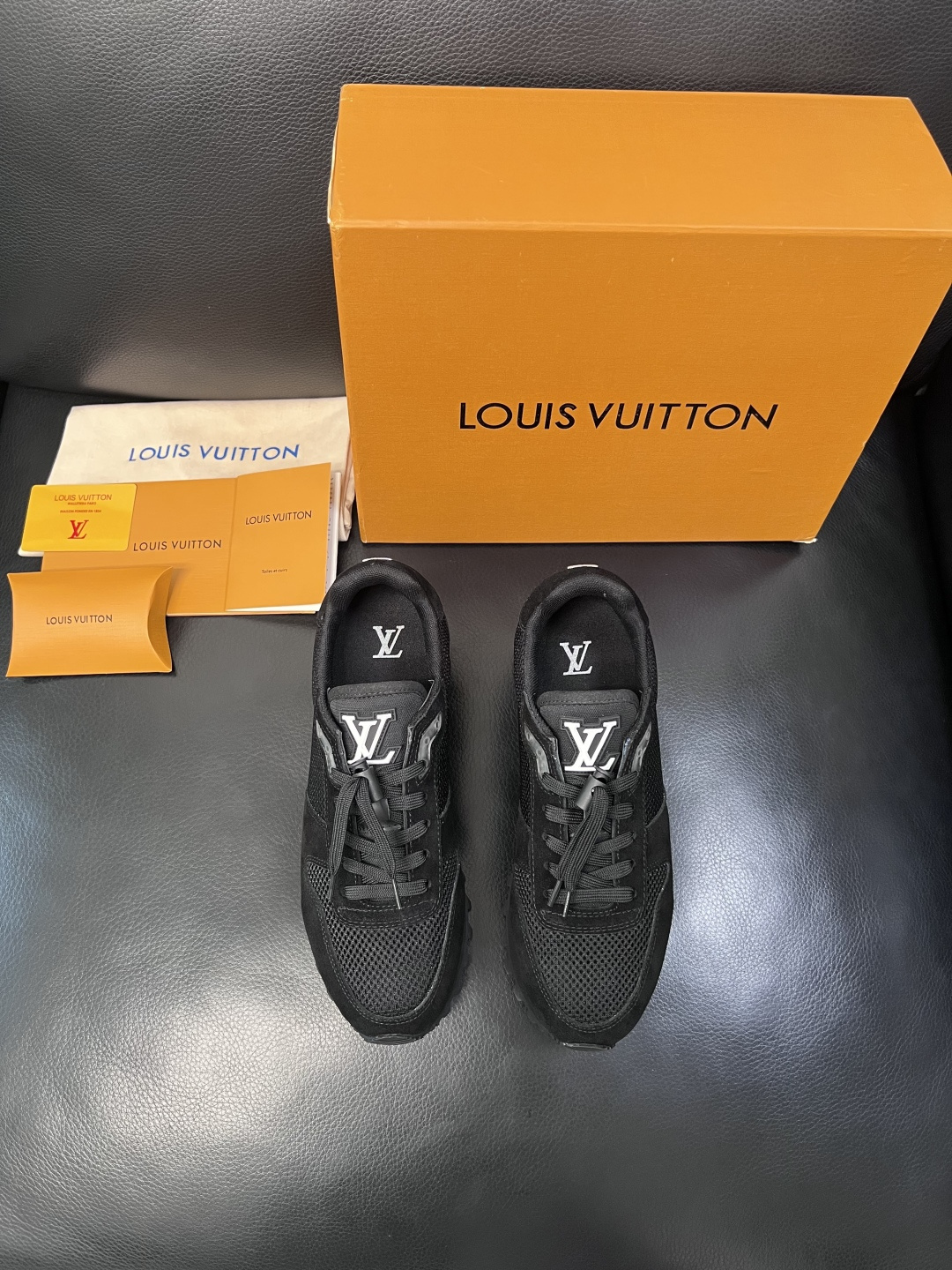 Lv  高品质  顶级工艺品  路易威登，运动板鞋专柜同步，鞋面意大利进口，高品质拼接缤纷色彩复杂工艺品