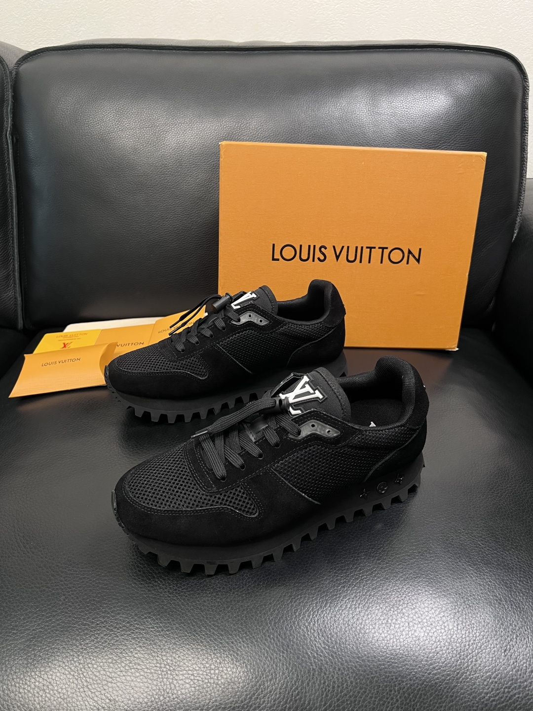 Lv  高品质  顶级工艺品  路易威登，运动板鞋专柜同步，鞋面意大利进口，高品质拼接缤纷色彩复杂工艺品