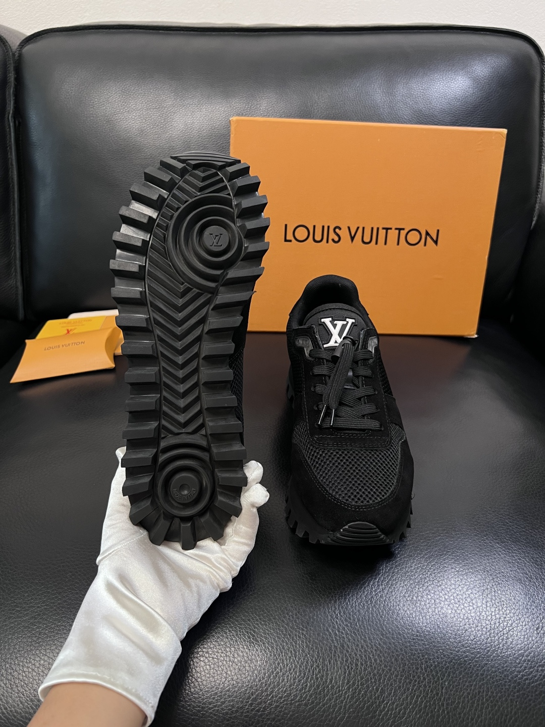 Lv  高品质  顶级工艺品  路易威登，运动板鞋专柜同步，鞋面意大利进口，高品质拼接缤纷色彩复杂工艺品