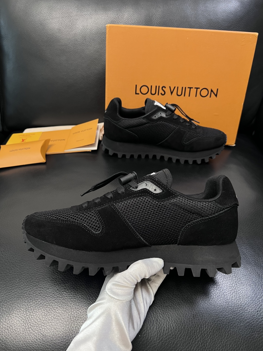 Lv  高品质  顶级工艺品  路易威登，运动板鞋专柜同步，鞋面意大利进口，高品质拼接缤纷色彩复杂工艺品