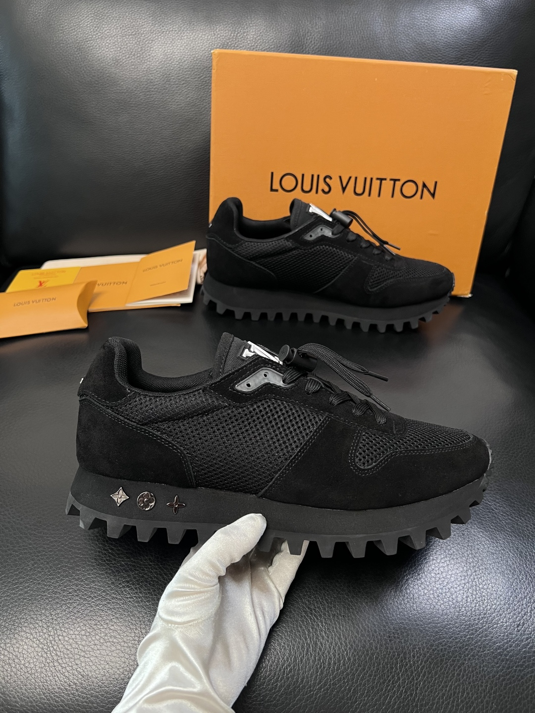 Lv  高品质  顶级工艺品  路易威登，运动板鞋专柜同步，鞋面意大利进口，高品质拼接缤纷色彩复杂工艺品