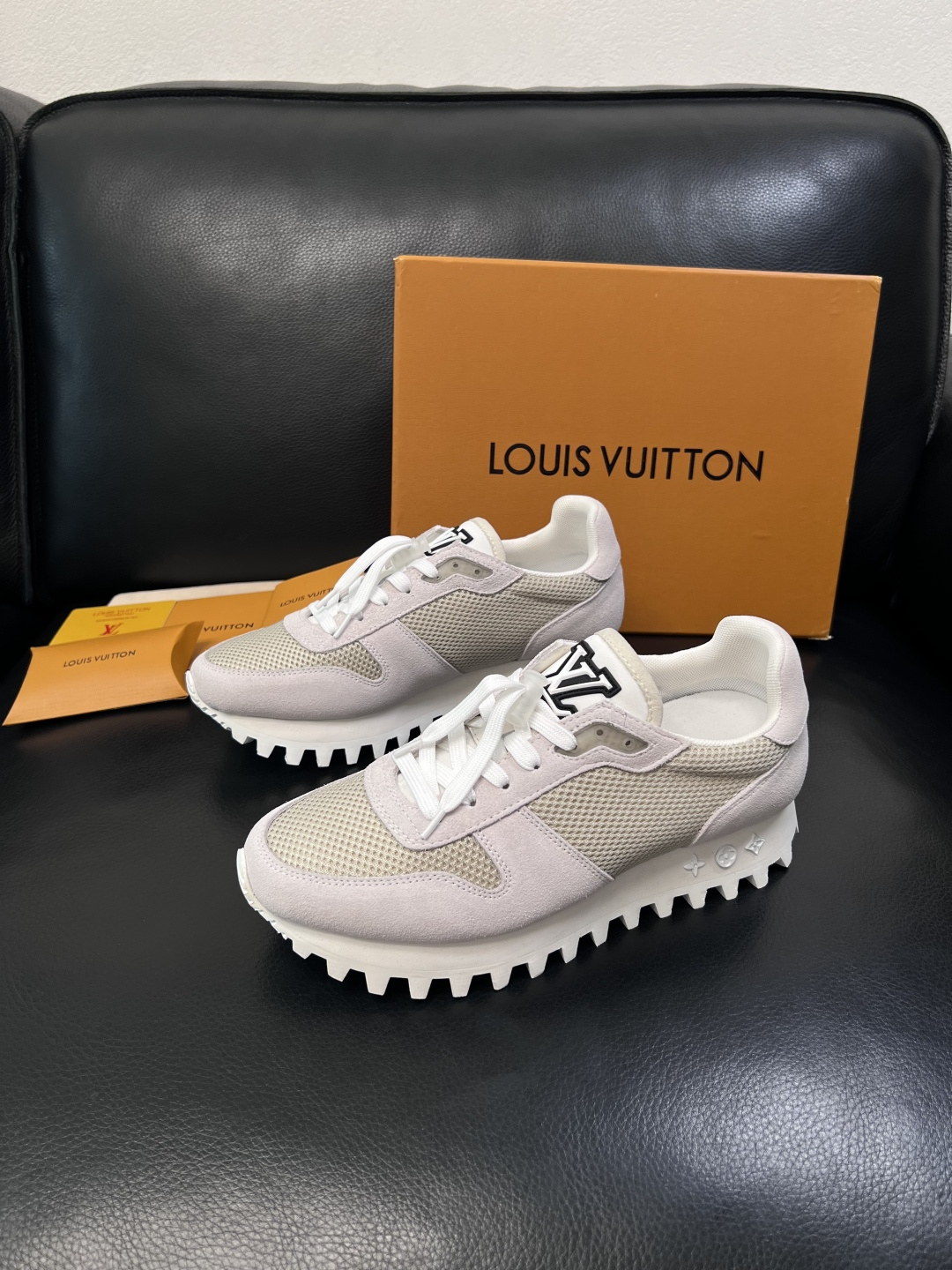 Lv  高品质  顶级工艺品  路易威登，运动板鞋专柜同步，鞋面意大利进口，高品质拼接缤纷色彩复杂工艺品