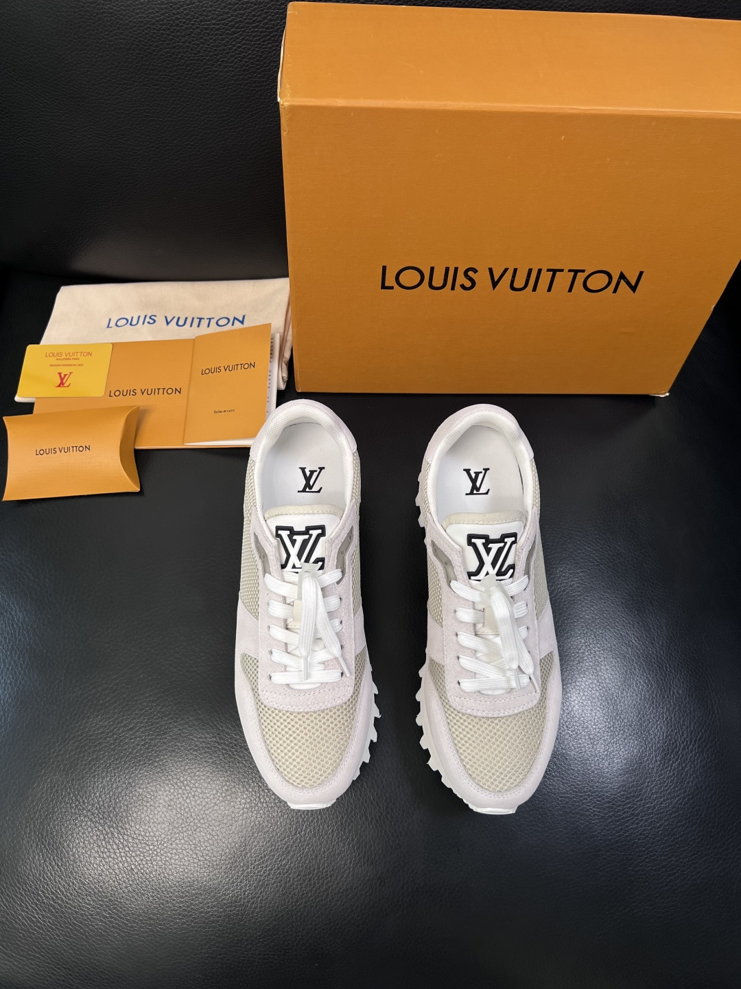 Lv  高品质  顶级工艺品  路易威登，运动板鞋专柜同步，鞋面意大利进口，高品质拼接缤纷色彩复杂工艺品