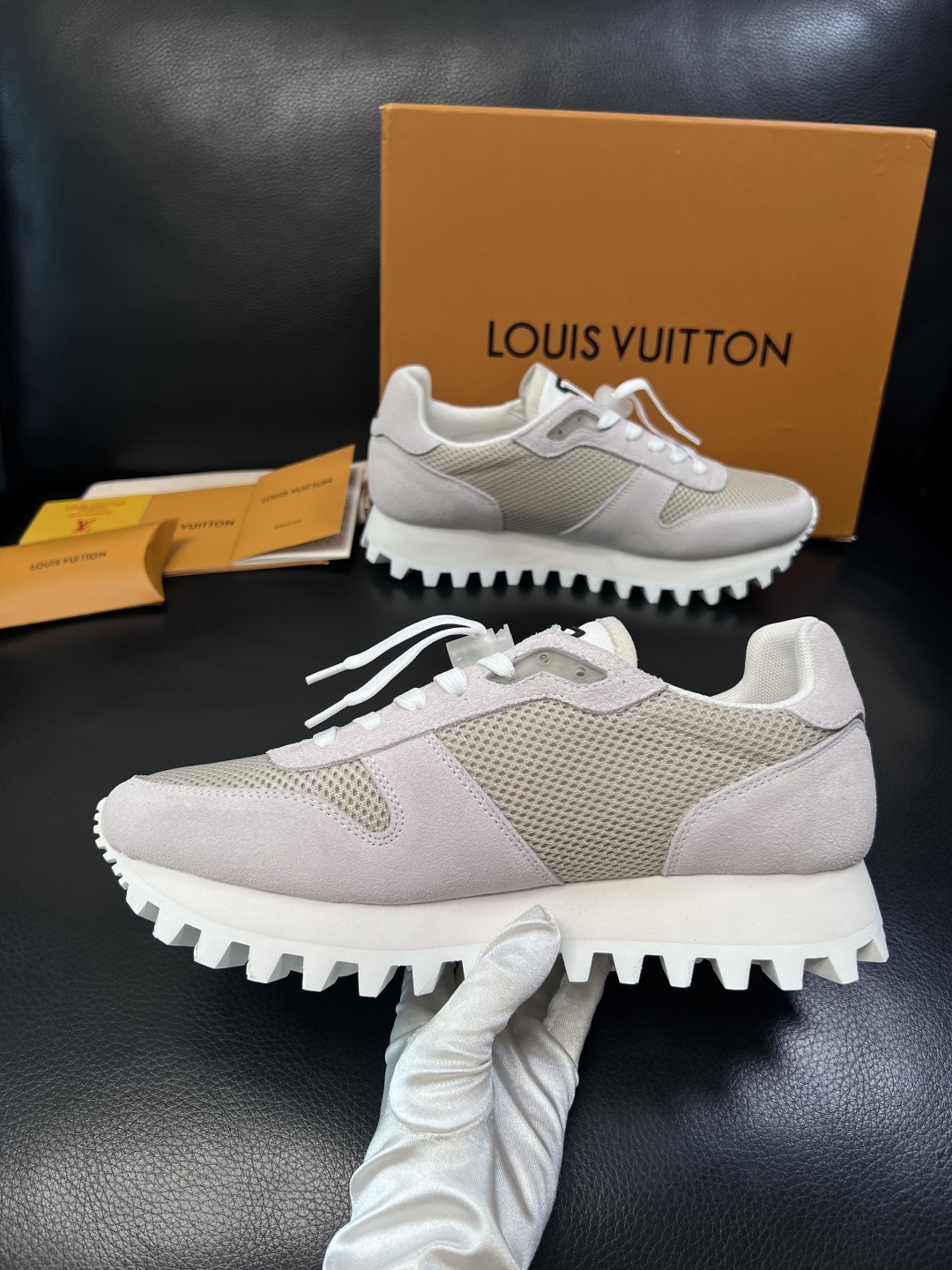 Lv  高品质  顶级工艺品  路易威登，运动板鞋专柜同步，鞋面意大利进口，高品质拼接缤纷色彩复杂工艺品
