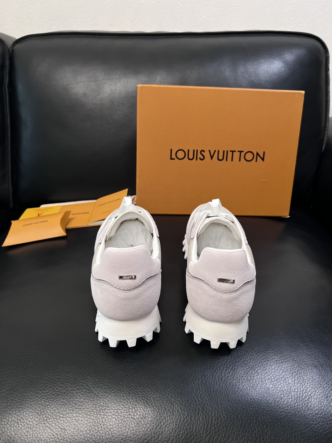 Lv  高品质  顶级工艺品  路易威登，运动板鞋专柜同步，鞋面意大利进口，高品质拼接缤纷色彩复杂工艺品