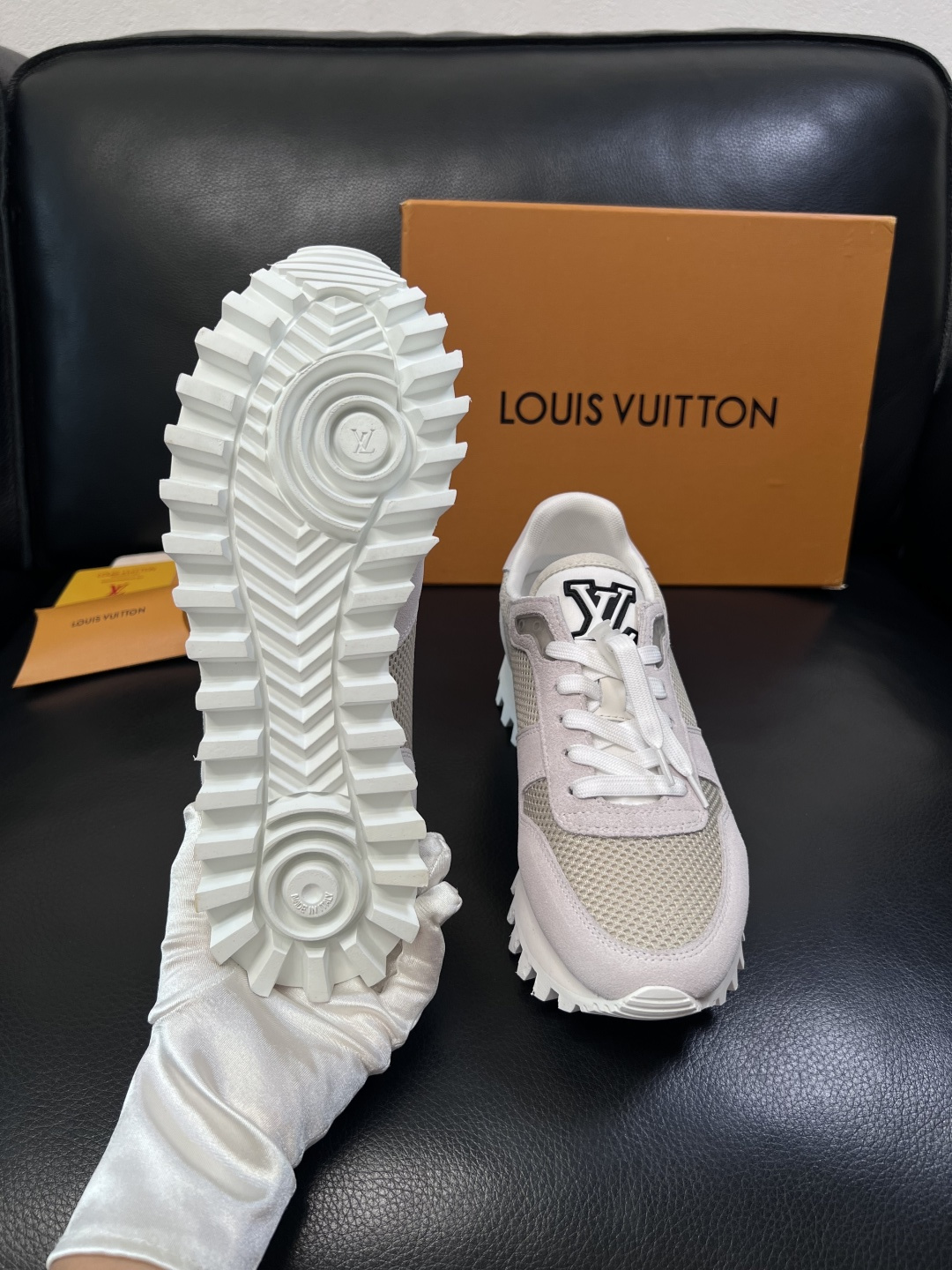 Lv  高品质  顶级工艺品  路易威登，运动板鞋专柜同步，鞋面意大利进口，高品质拼接缤纷色彩复杂工艺品