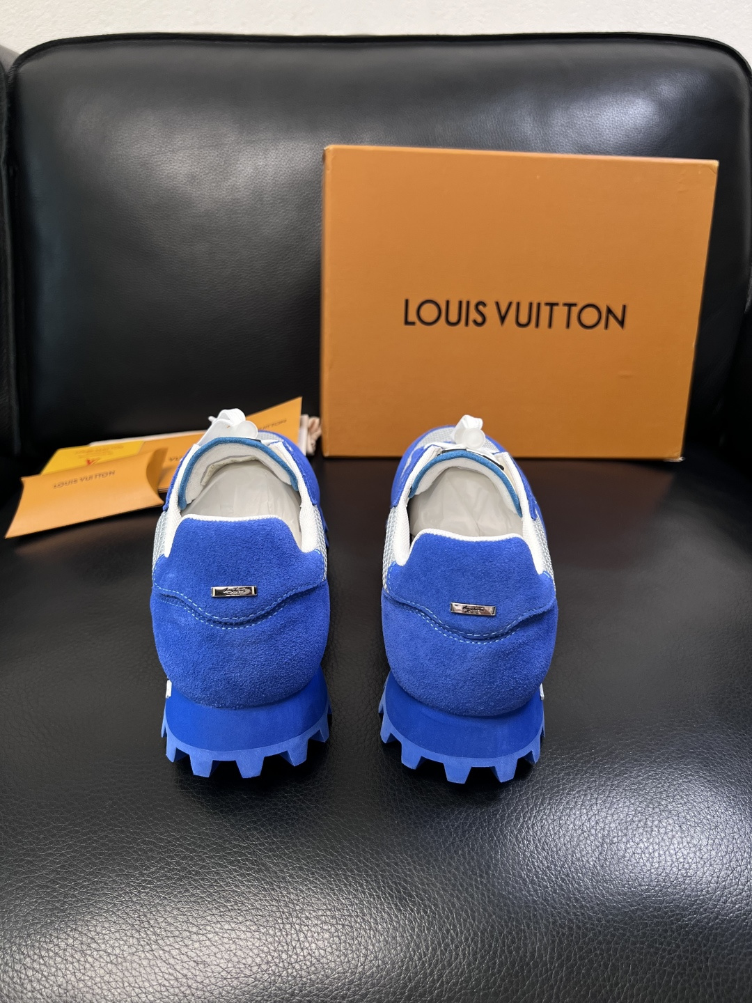 Lv  高品质  顶级工艺品  路易威登，运动板鞋专柜同步，鞋面意大利进口，高品质拼接缤纷色彩复杂工艺品