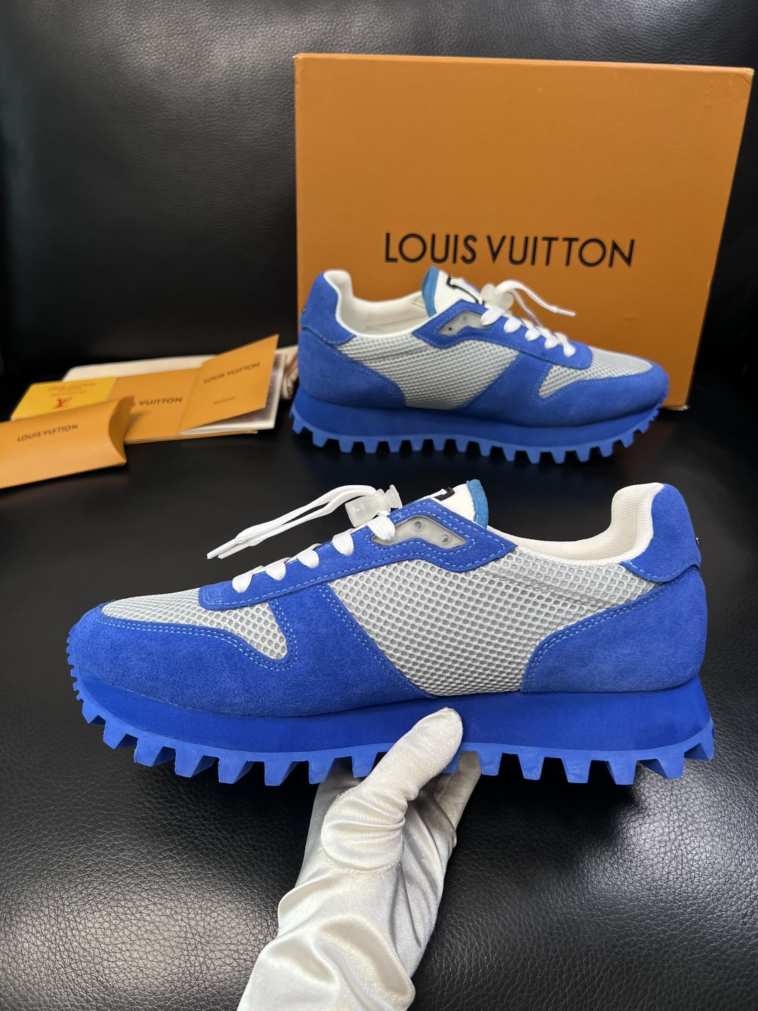 Lv  高品质  顶级工艺品  路易威登，运动板鞋专柜同步，鞋面意大利进口，高品质拼接缤纷色彩复杂工艺品