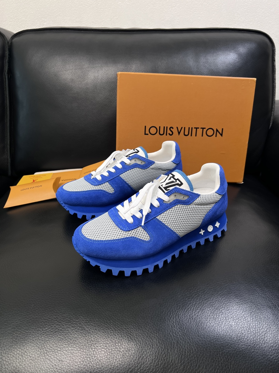 Lv  高品质  顶级工艺品  路易威登，运动板鞋专柜同步，鞋面意大利进口，高品质拼接缤纷色彩复杂工艺品