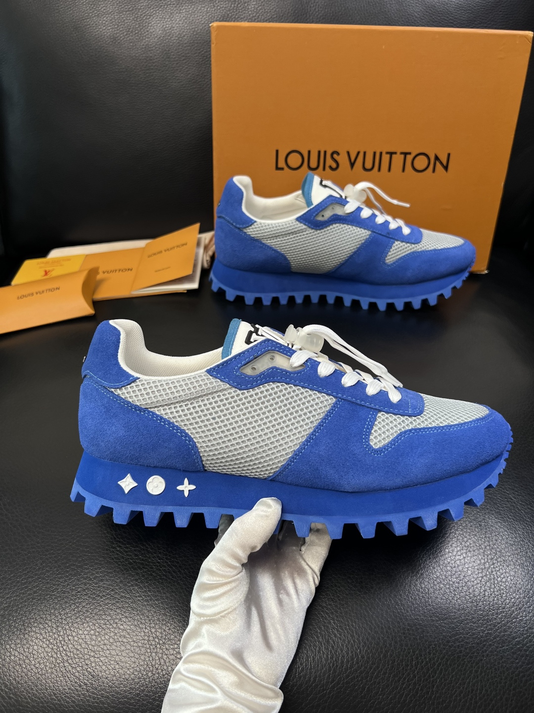 Lv  高品质  顶级工艺品  路易威登，运动板鞋专柜同步，鞋面意大利进口，高品质拼接缤纷色彩复杂工艺品