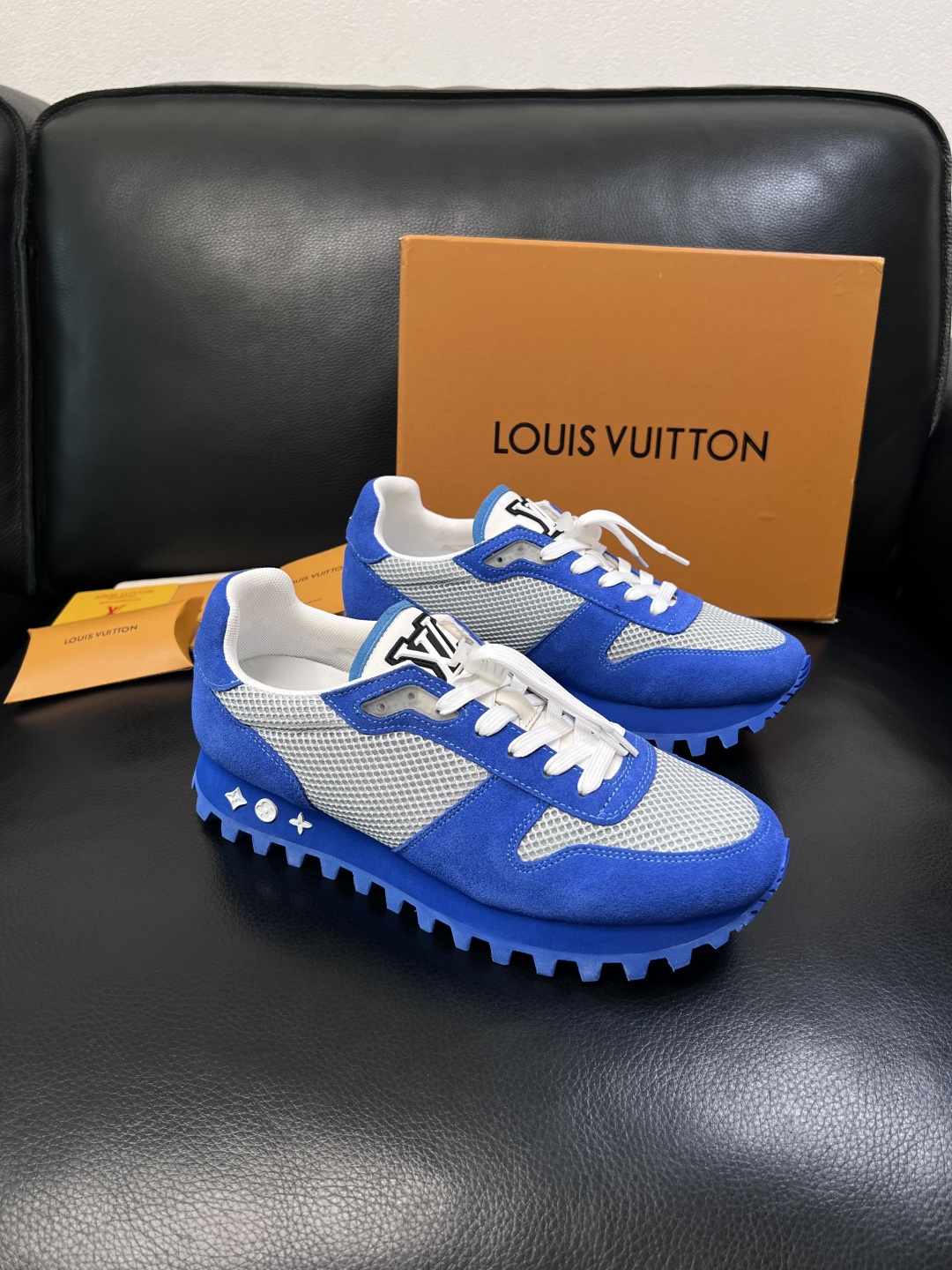 Lv  高品质  顶级工艺品  路易威登，运动板鞋专柜同步，鞋面意大利进口，高品质拼接缤纷色彩复杂工艺品