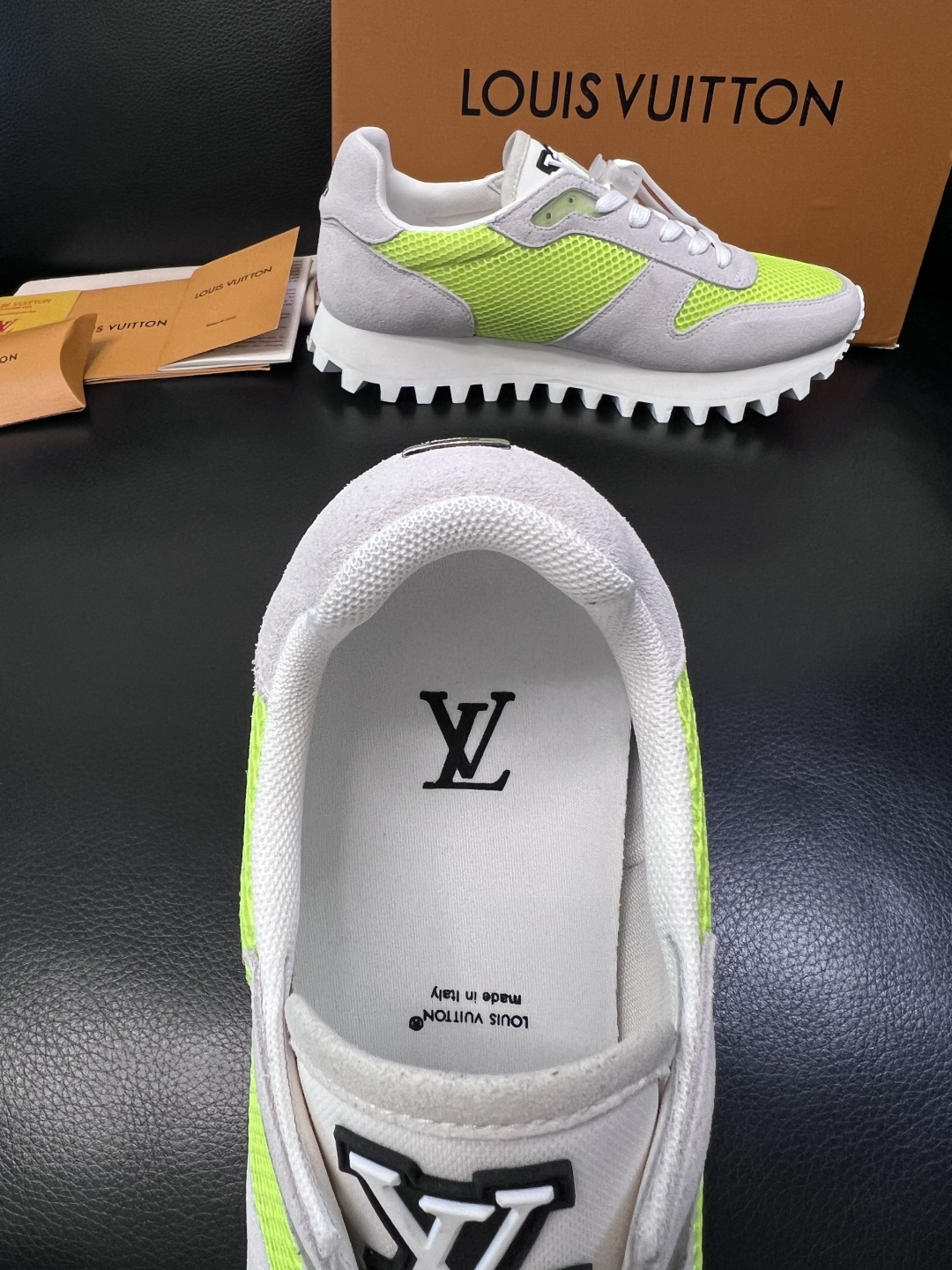 Lv  高品质  顶级工艺品  路易威登，运动板鞋专柜同步，鞋面意大利进口，高品质拼接缤纷色彩复杂工艺品