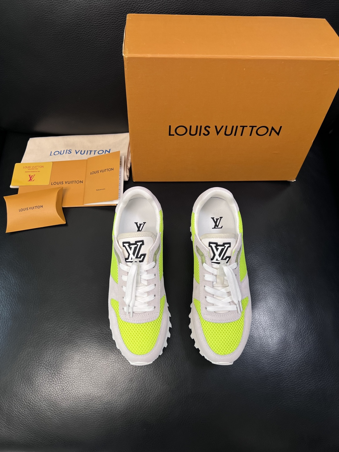 Lv  高品质  顶级工艺品  路易威登，运动板鞋专柜同步，鞋面意大利进口，高品质拼接缤纷色彩复杂工艺品