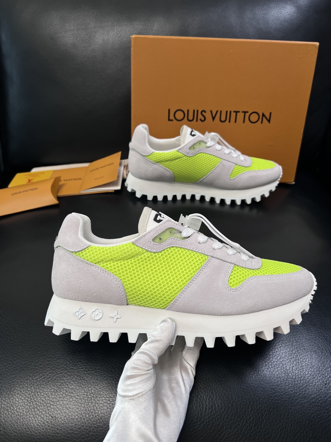 Lv  高品质  顶级工艺品  路易威登，运动板鞋专柜同步，鞋面意大利进口，高品质拼接缤纷色彩复杂工艺品