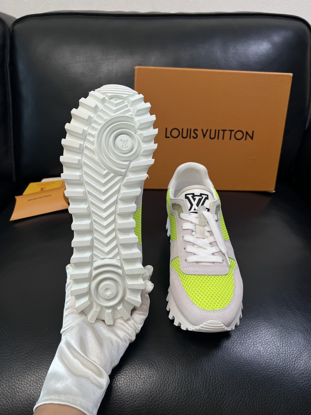 Lv  高品质  顶级工艺品  路易威登，运动板鞋专柜同步，鞋面意大利进口，高品质拼接缤纷色彩复杂工艺品