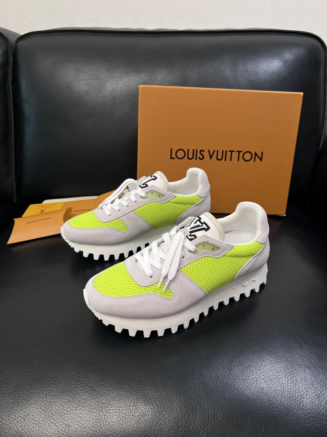 Lv  高品质  顶级工艺品  路易威登，运动板鞋专柜同步，鞋面意大利进口，高品质拼接缤纷色彩复杂工艺品