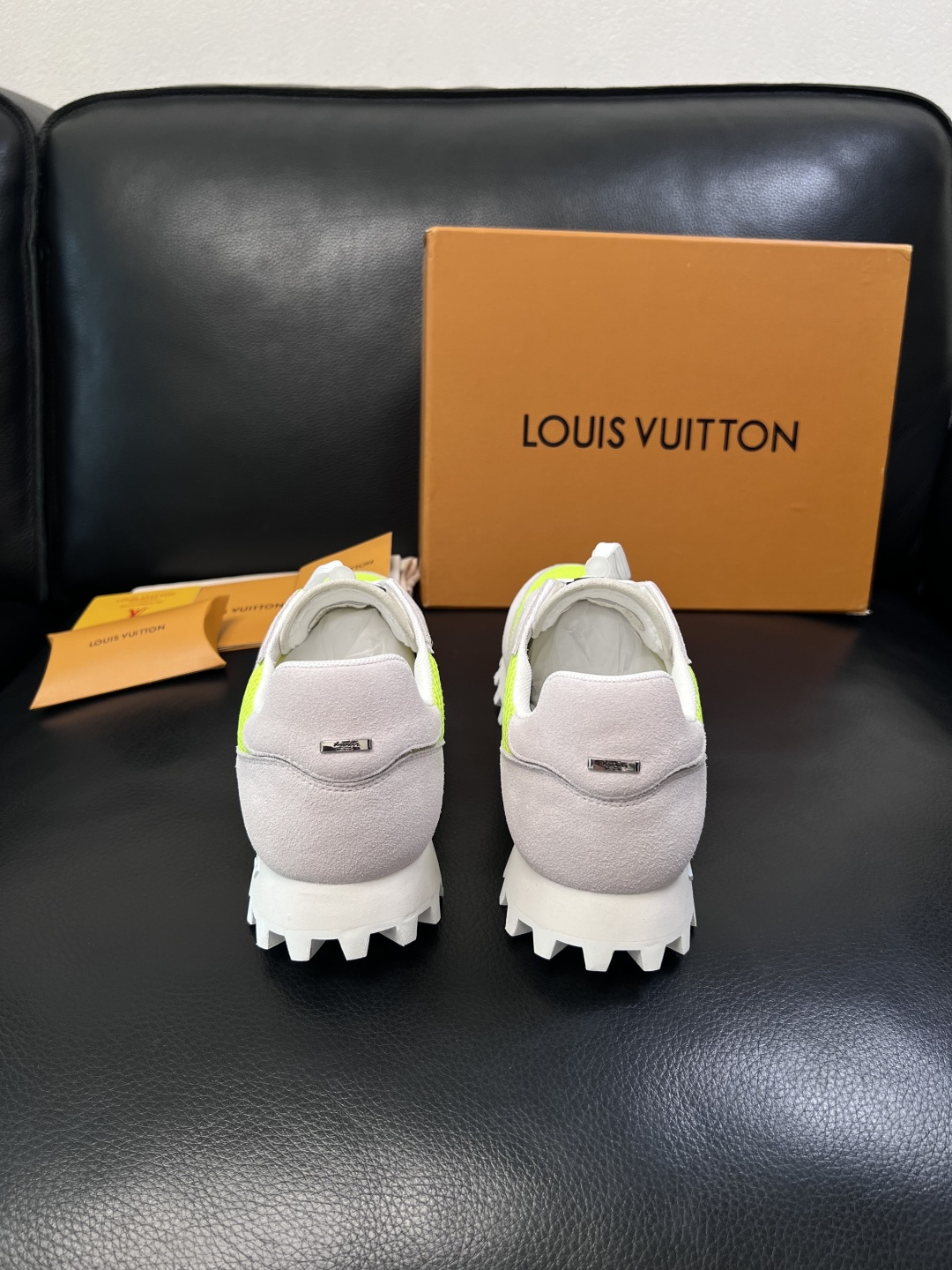 Lv  高品质  顶级工艺品  路易威登，运动板鞋专柜同步，鞋面意大利进口，高品质拼接缤纷色彩复杂工艺品