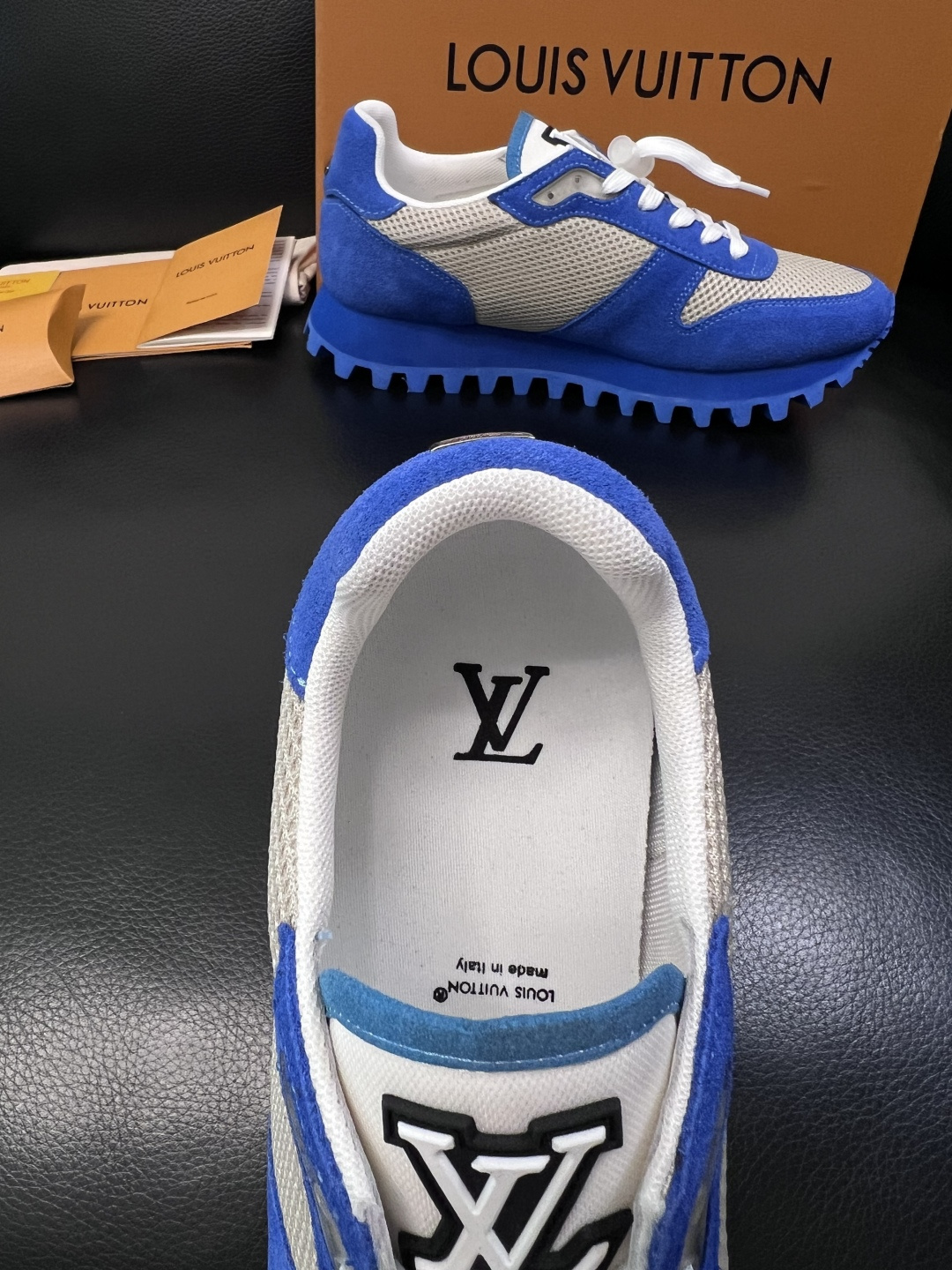 Lv  高品质  顶级工艺品  路易威登，运动板鞋专柜同步，鞋面意大利进口，高品质拼接缤纷色彩复杂工艺品