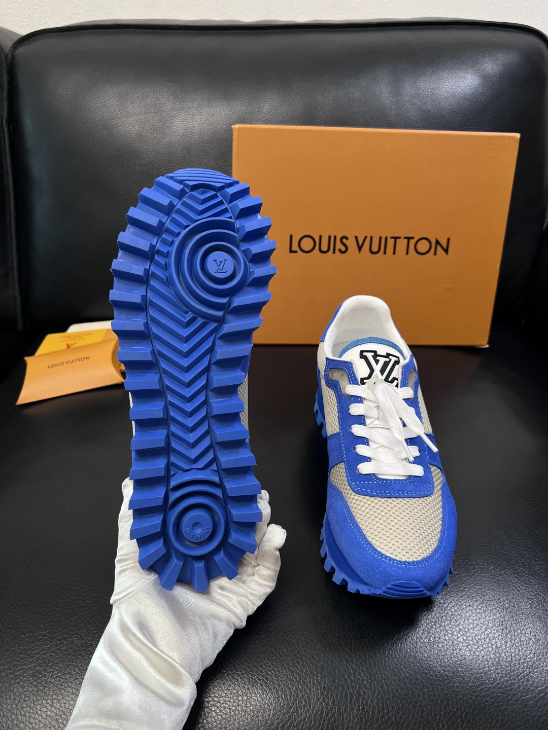 Lv  高品质  顶级工艺品  路易威登，运动板鞋专柜同步，鞋面意大利进口，高品质拼接缤纷色彩复杂工艺品