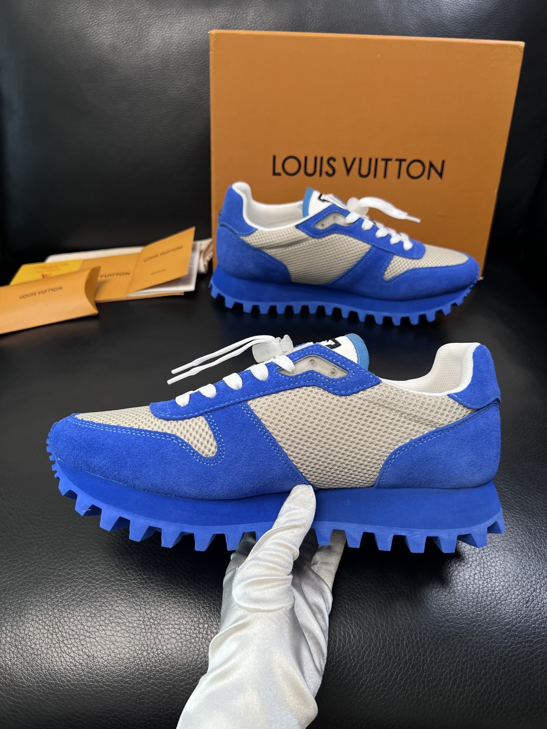 Lv  高品质  顶级工艺品  路易威登，运动板鞋专柜同步，鞋面意大利进口，高品质拼接缤纷色彩复杂工艺品