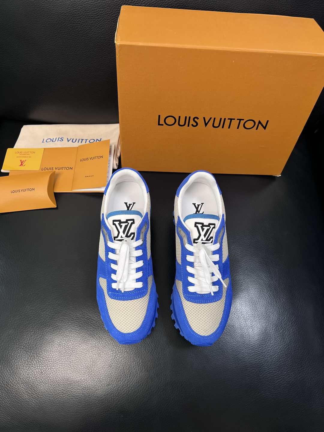 Lv  高品质  顶级工艺品  路易威登，运动板鞋专柜同步，鞋面意大利进口，高品质拼接缤纷色彩复杂工艺品