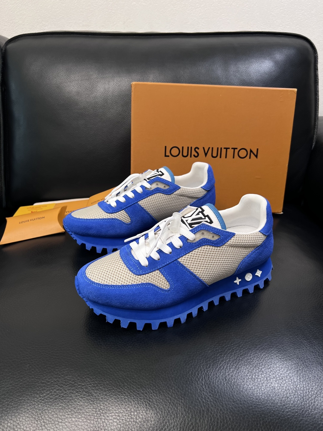 Lv  高品质  顶级工艺品  路易威登，运动板鞋专柜同步，鞋面意大利进口，高品质拼接缤纷色彩复杂工艺品