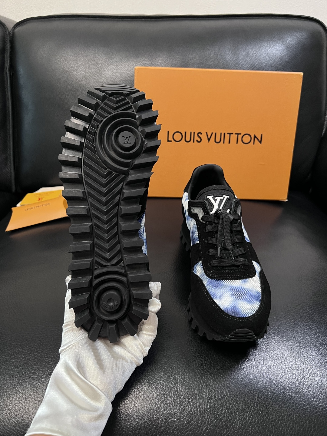 Lv  高品质  顶级工艺品  路易威登，运动板鞋专柜同步，鞋面意大利进口，高品质拼接缤纷色彩复杂工艺品
