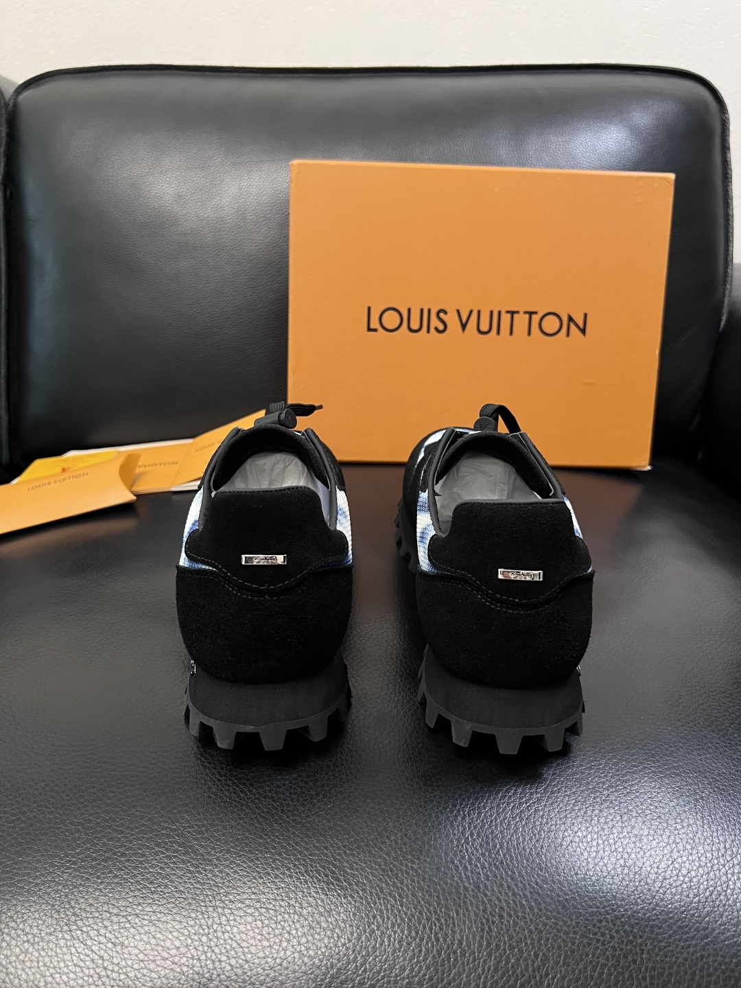 Lv  高品质  顶级工艺品  路易威登，运动板鞋专柜同步，鞋面意大利进口，高品质拼接缤纷色彩复杂工艺品