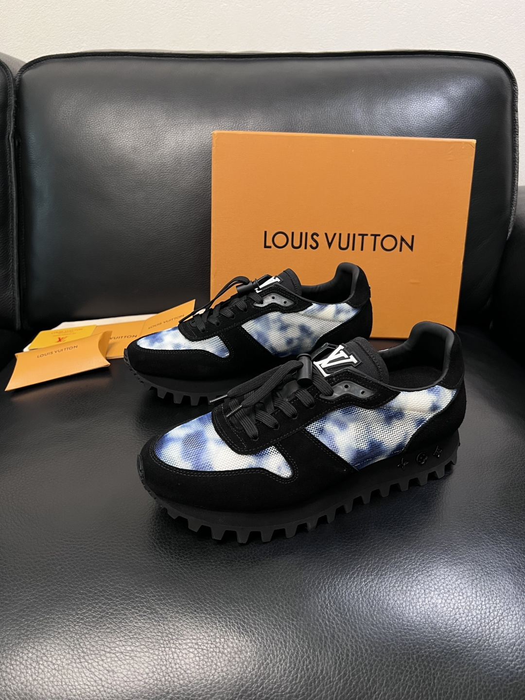 Lv  高品质  顶级工艺品  路易威登，运动板鞋专柜同步，鞋面意大利进口，高品质拼接缤纷色彩复杂工艺品