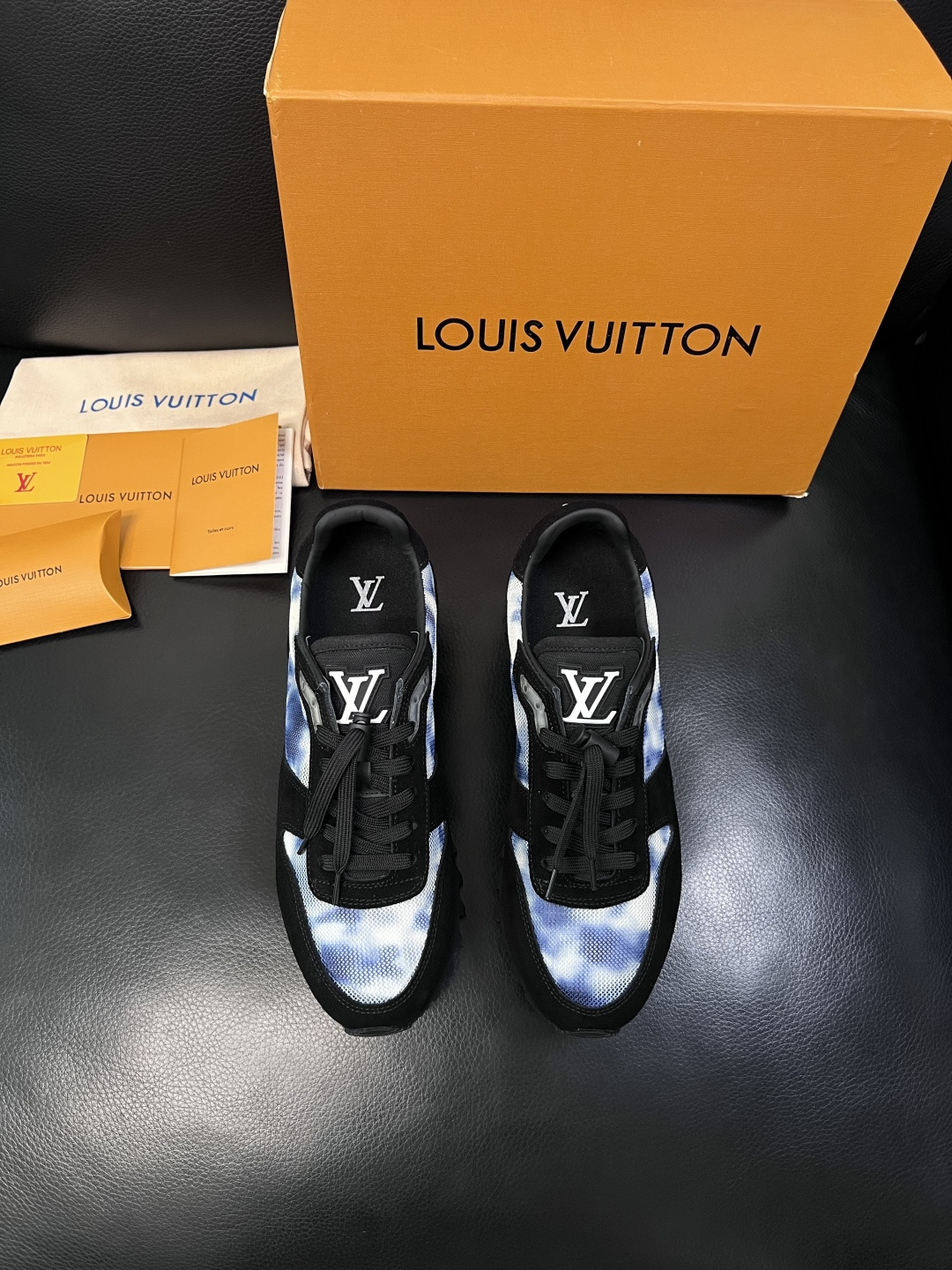 Lv  高品质  顶级工艺品  路易威登，运动板鞋专柜同步，鞋面意大利进口，高品质拼接缤纷色彩复杂工艺品