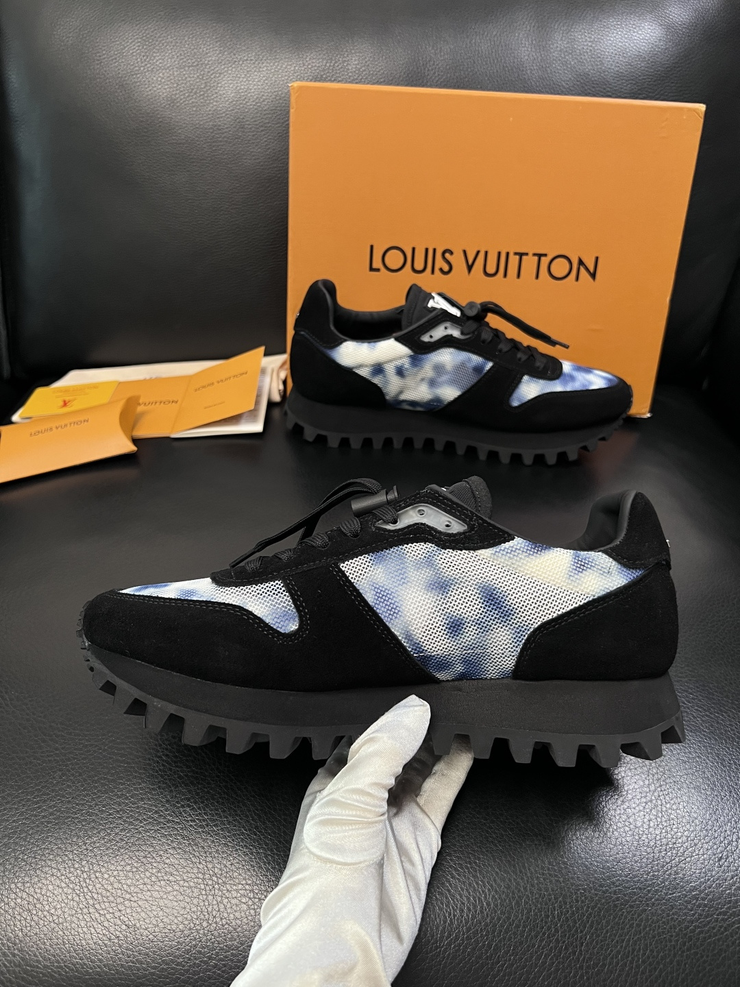Lv  高品质  顶级工艺品  路易威登，运动板鞋专柜同步，鞋面意大利进口，高品质拼接缤纷色彩复杂工艺品