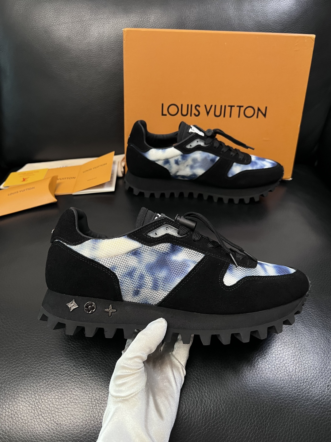 Lv  高品质  顶级工艺品  路易威登，运动板鞋专柜同步，鞋面意大利进口，高品质拼接缤纷色彩复杂工艺品