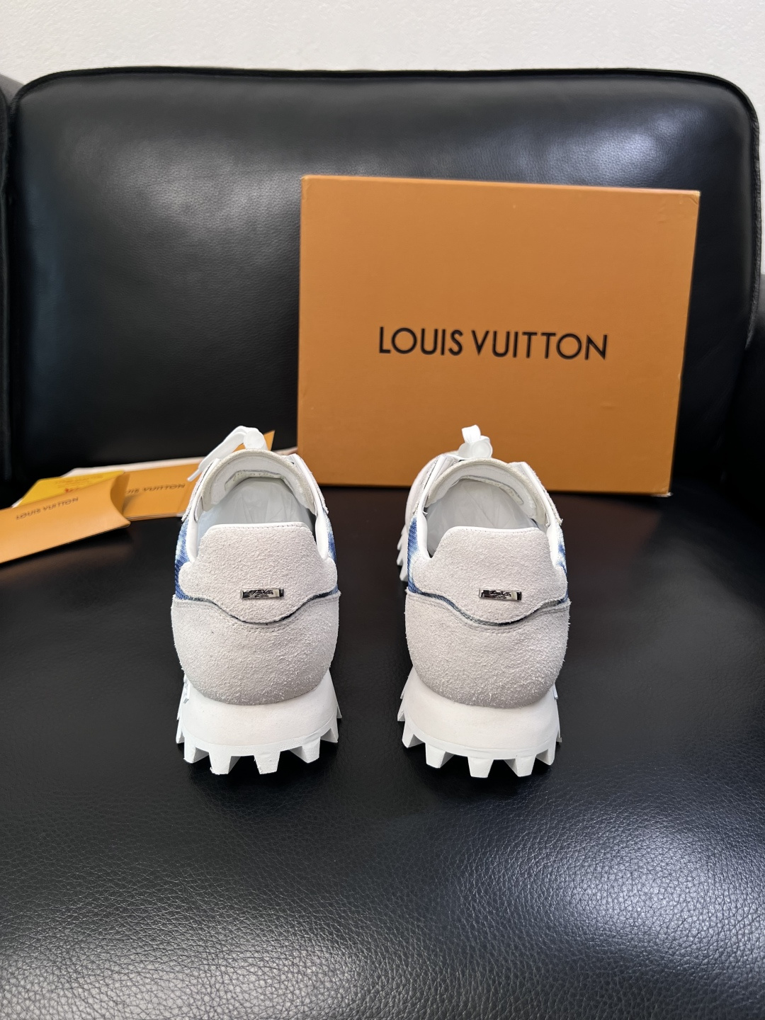 Lv  高品质  顶级工艺品  路易威登，运动板鞋专柜同步，鞋面意大利进口，高品质拼接缤纷色彩复杂工艺品