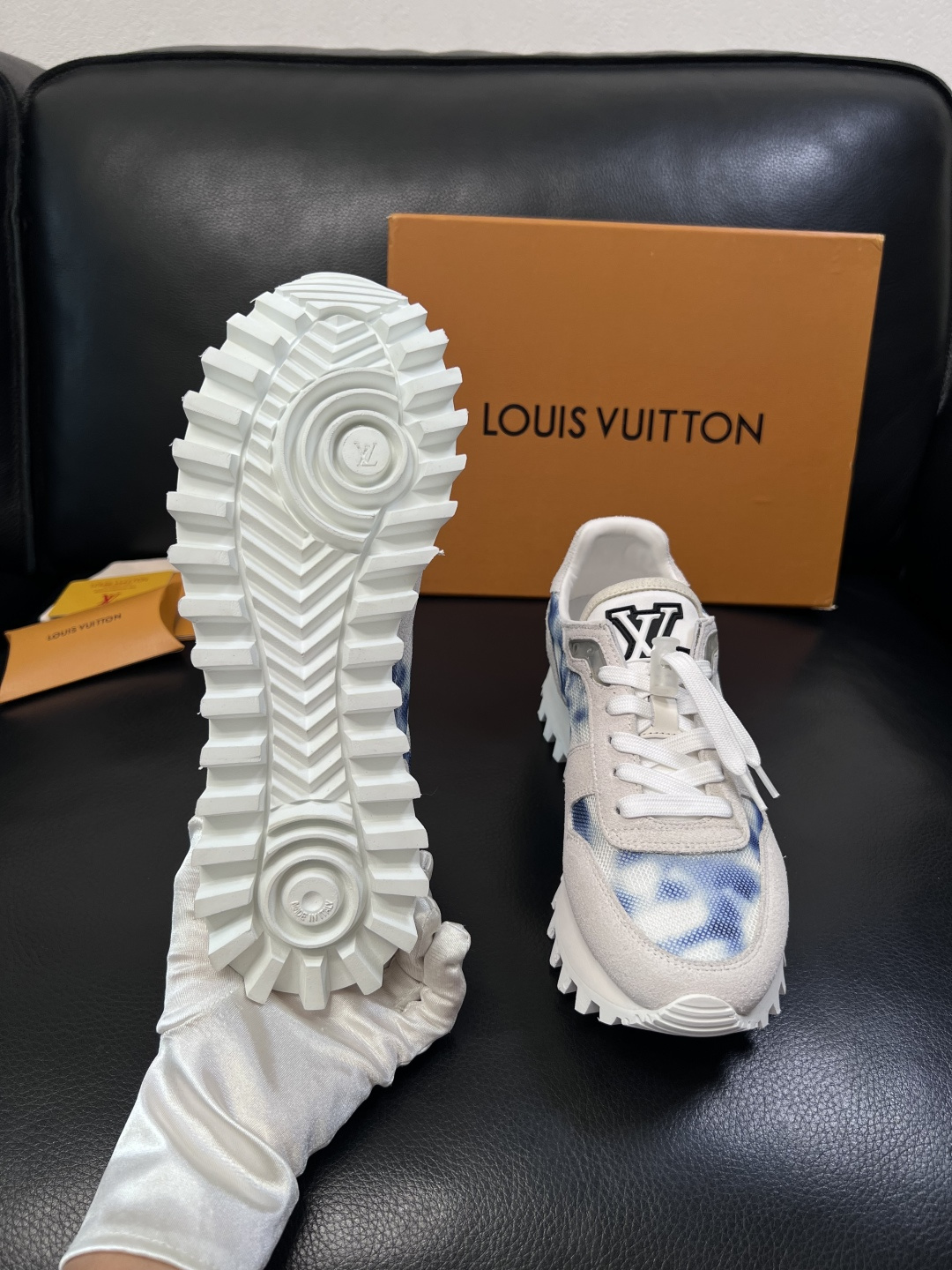 Lv  高品质  顶级工艺品  路易威登，运动板鞋专柜同步，鞋面意大利进口，高品质拼接缤纷色彩复杂工艺品