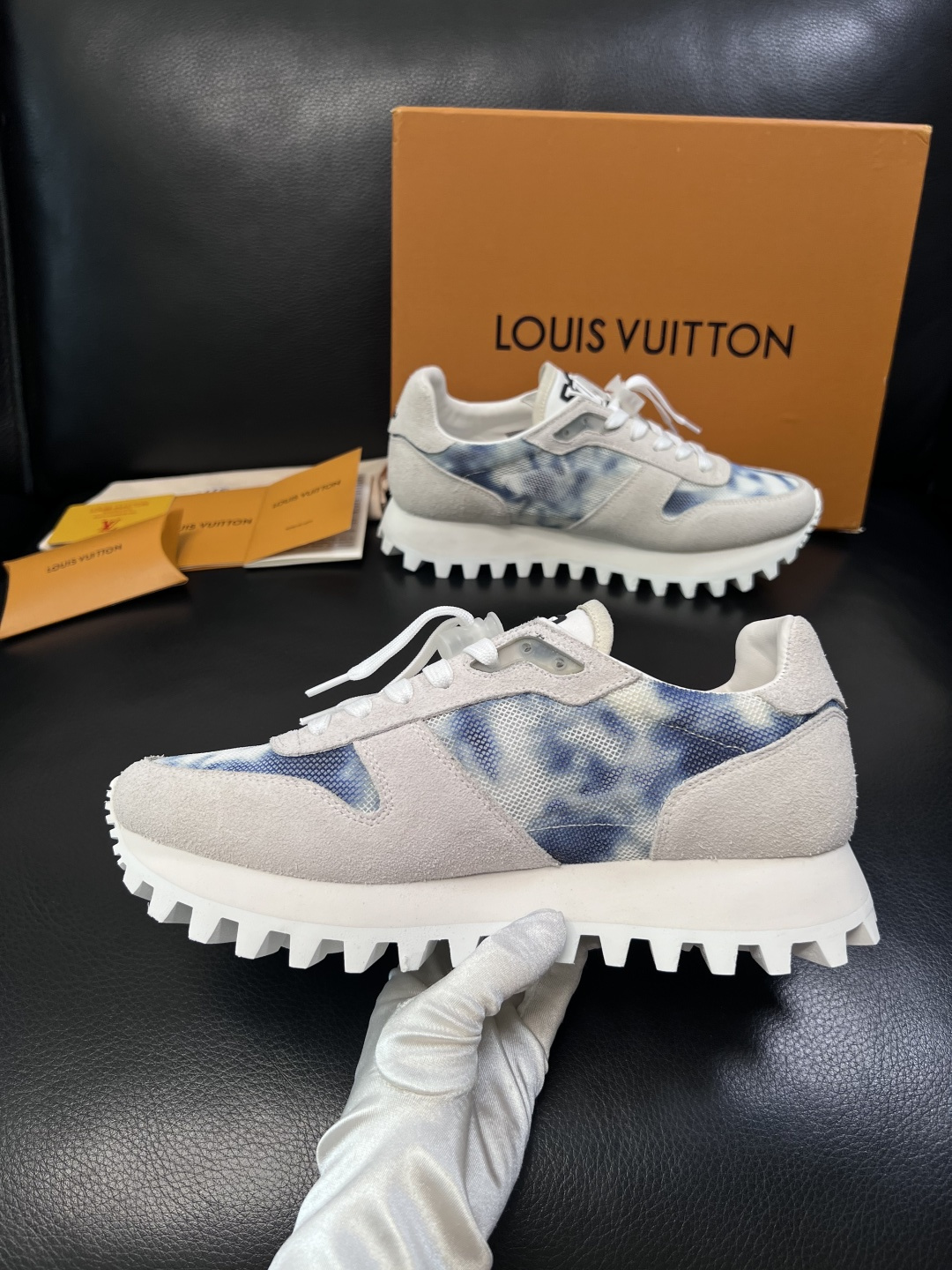 Lv  高品质  顶级工艺品  路易威登，运动板鞋专柜同步，鞋面意大利进口，高品质拼接缤纷色彩复杂工艺品