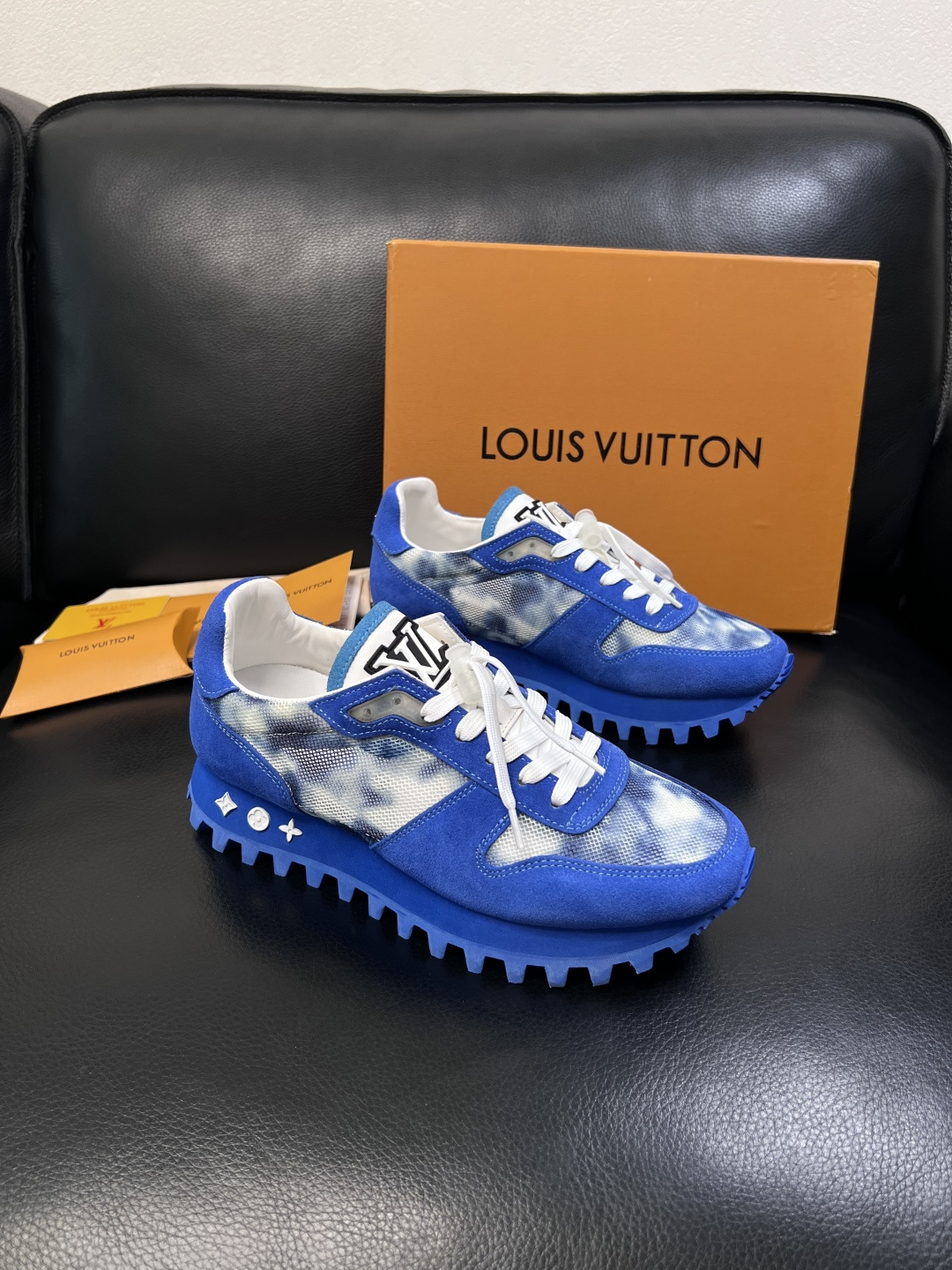 NO:831427,Lv high-quality top crafts Louis Vuitton, sports sneakers counter synchronization, uppers imported from Italy, high-quality splicing colorful complex crafts, imported cowhide pads are soft and comfortable, original soles are specially provided by the original factory, TPU exclusive movable molded soles are super comfortable, original factory follow-up goods, code number 38-44 (customized 45), louis vuitton, louis vuitton19860909Lv 高品质 顶级工艺品 路易威登,运动板鞋专柜同步,鞋面意大利进口,高品质拼接缤纷色彩复杂工艺品,进口牛里垫柔软舒适,鞋底原厂特供原版底,TPU独家活动成型底超级舒适,原厂跟单货,码数 38-44（订做 45）,,louis vuitton,louis vuitton,Men's shoes